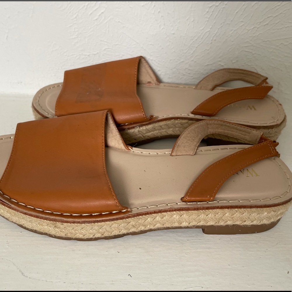 Stretchy from the back sandals